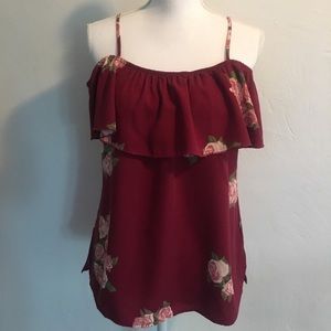 Adorable cold shoulder No Boundries top.